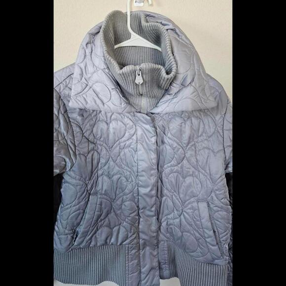 Old Navy Women's Stylish Gray Jacket with High Neck and Quilted Hearts Large - Picture 4 of 10